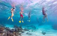 Coral-Bay,-Ningaloo-Reef,-Tourism-WA112722.jpg