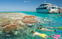 SSaf__dsc7358--snorkelling-lady-_0.jpg