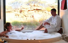 deluxe_room_bath.jpg