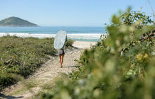 girl-walking-to-surf-in-australia-1536x1023.jpg