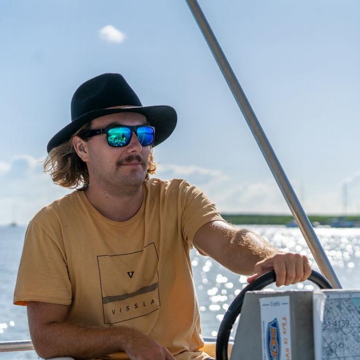 Cairns Boat Hire 8 Man Pontoon