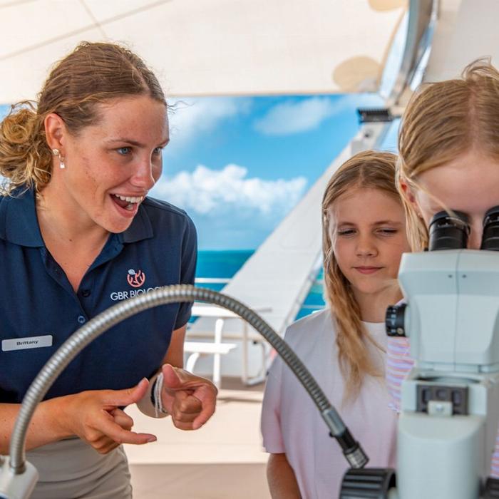 Reef Magic Pontoon + Fitzroy Island Tour / 2 Day Package