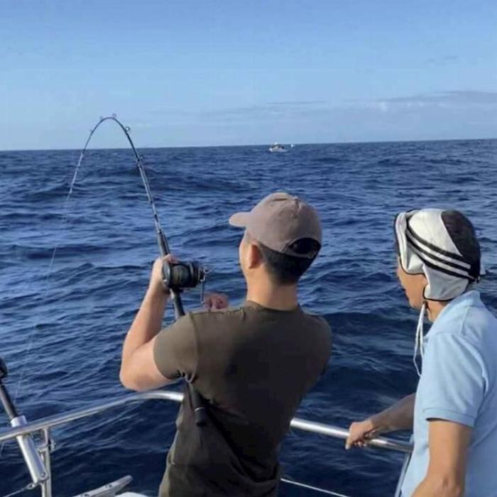 Sydney Charter Fishing 2.5 hour Depart Manly Wharf 3 MID WEEK & WEEKEND AFTERNOON Harbour Fishing adventure - INSHORE per person