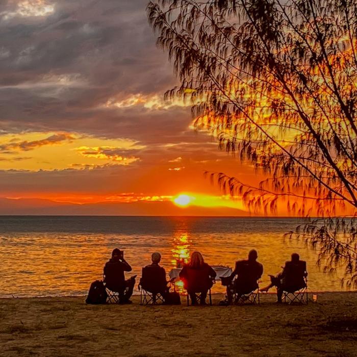 MI Ride Discovery Tours Magnetic Island: West Point Sunset Bus Safari