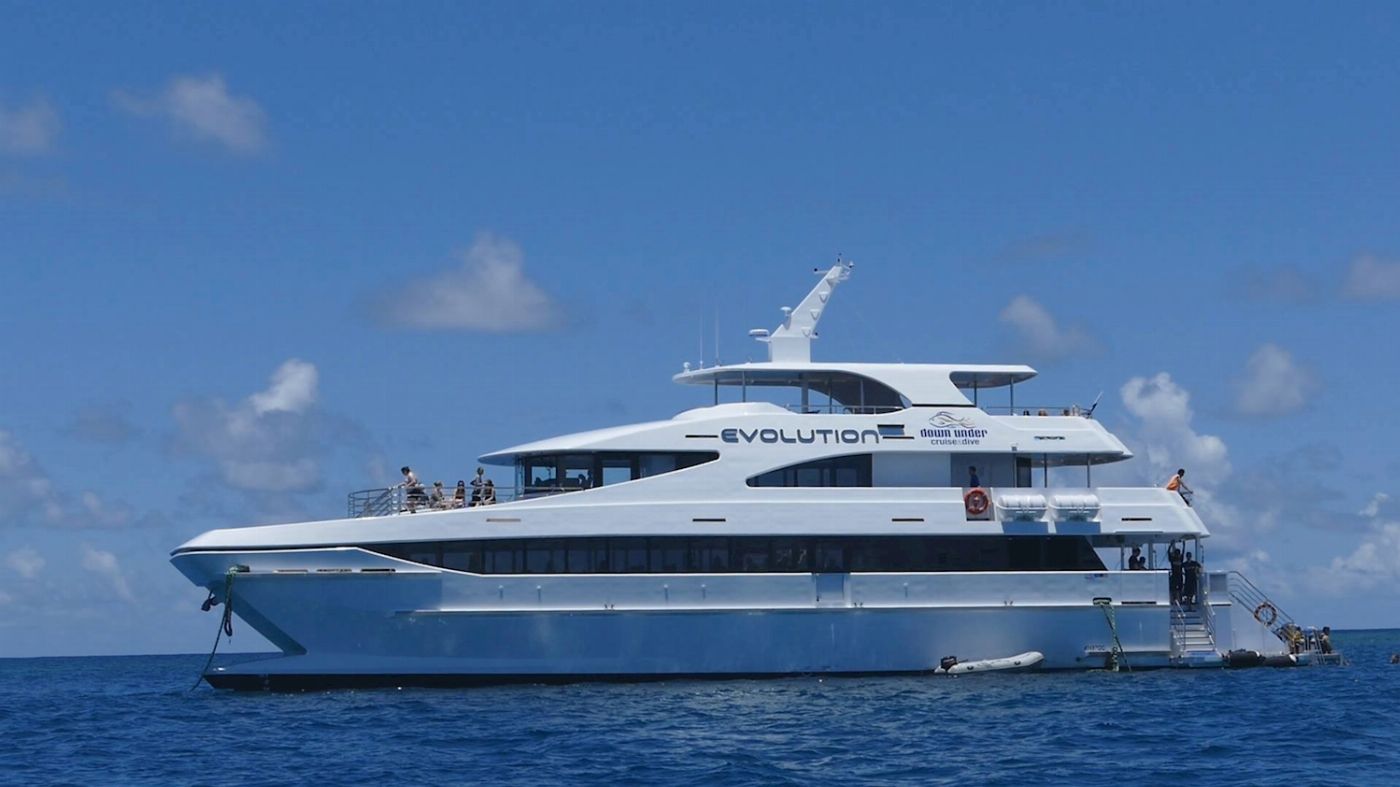 Down Under Cruise & Dive Evolution Outer Reef Cruise + Intro Dive