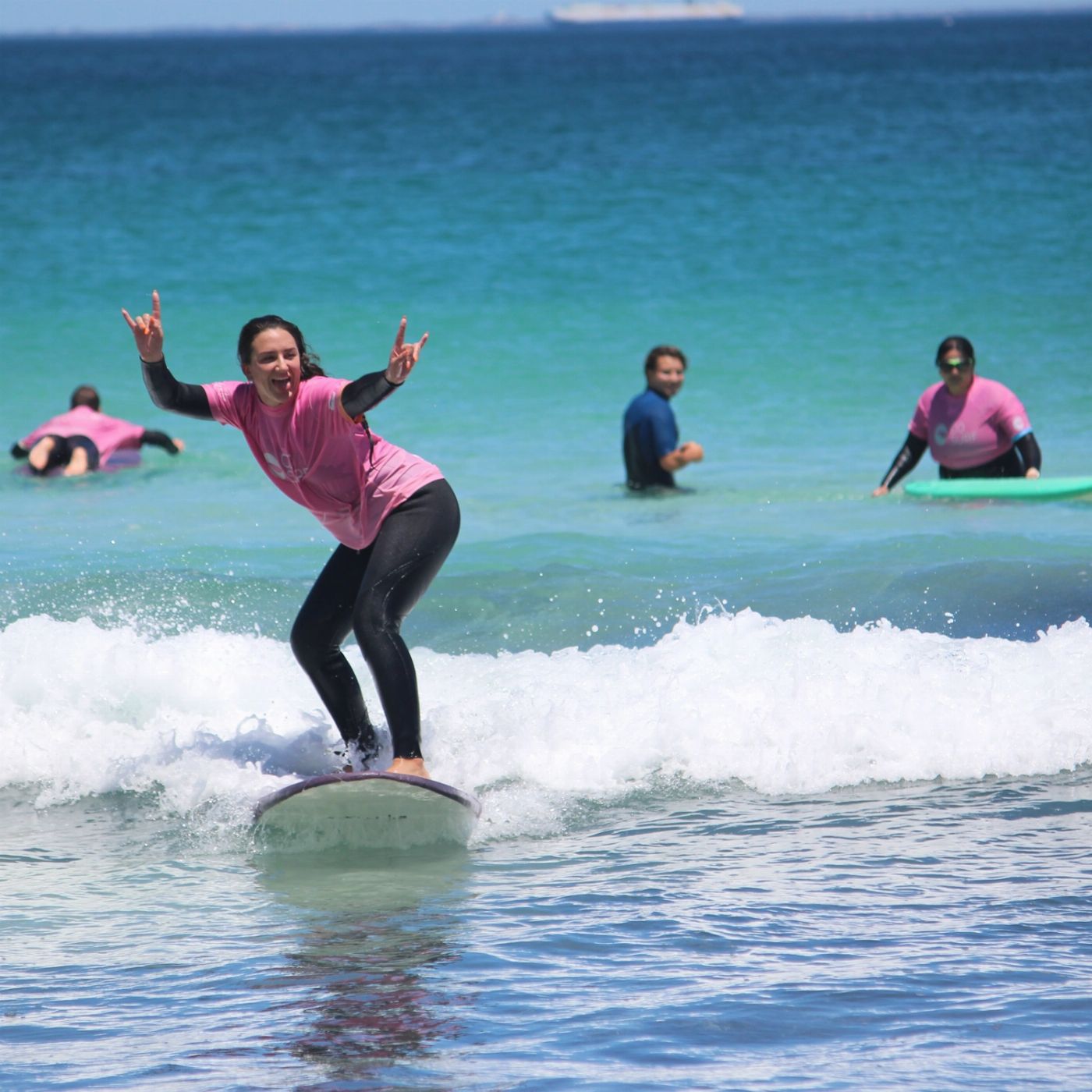 Perth Go Surf Adult One off Group Surf Lesson (1.5 hours) + Additional 1 hour Hire
