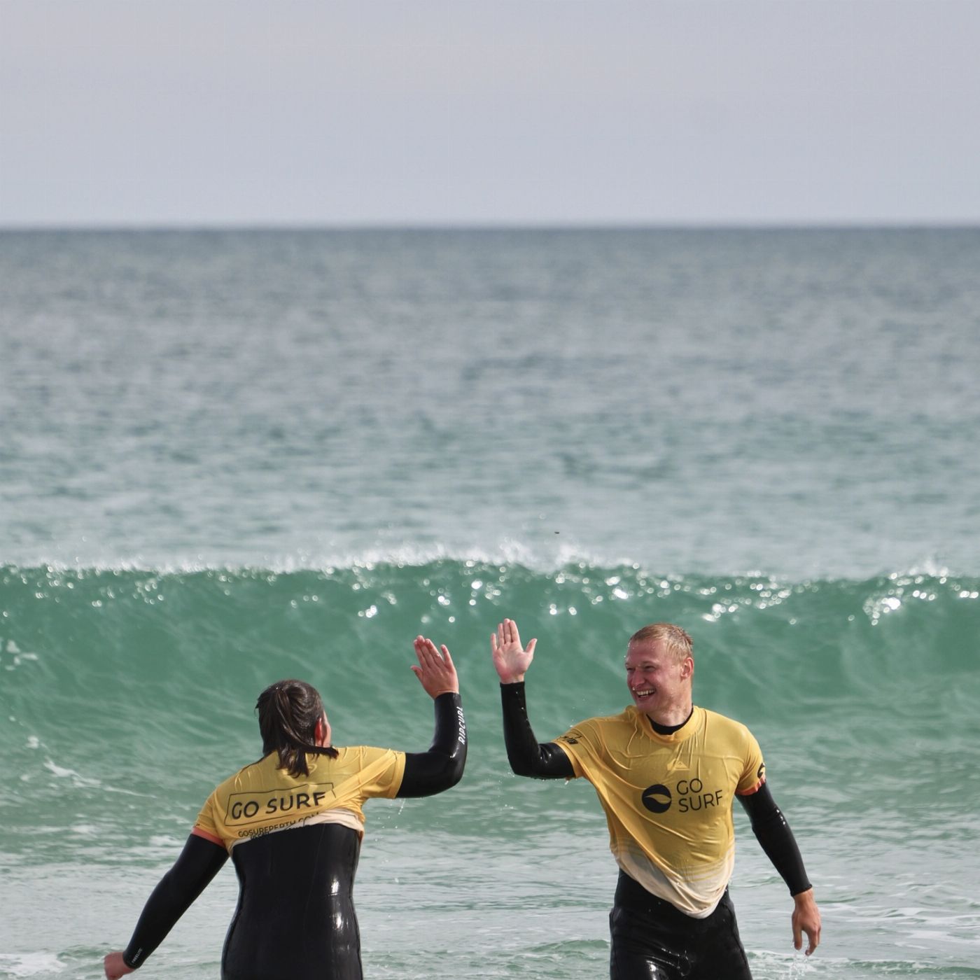 Perth Go Surf Adult One off Group Surf Lesson (1.5 hours) + Additional 1 hour Hire