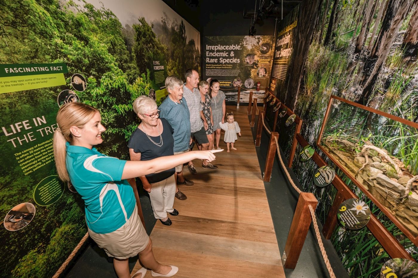 Cairns Aquarium Aquarium by Twilight Tour & 3 Course Dinner