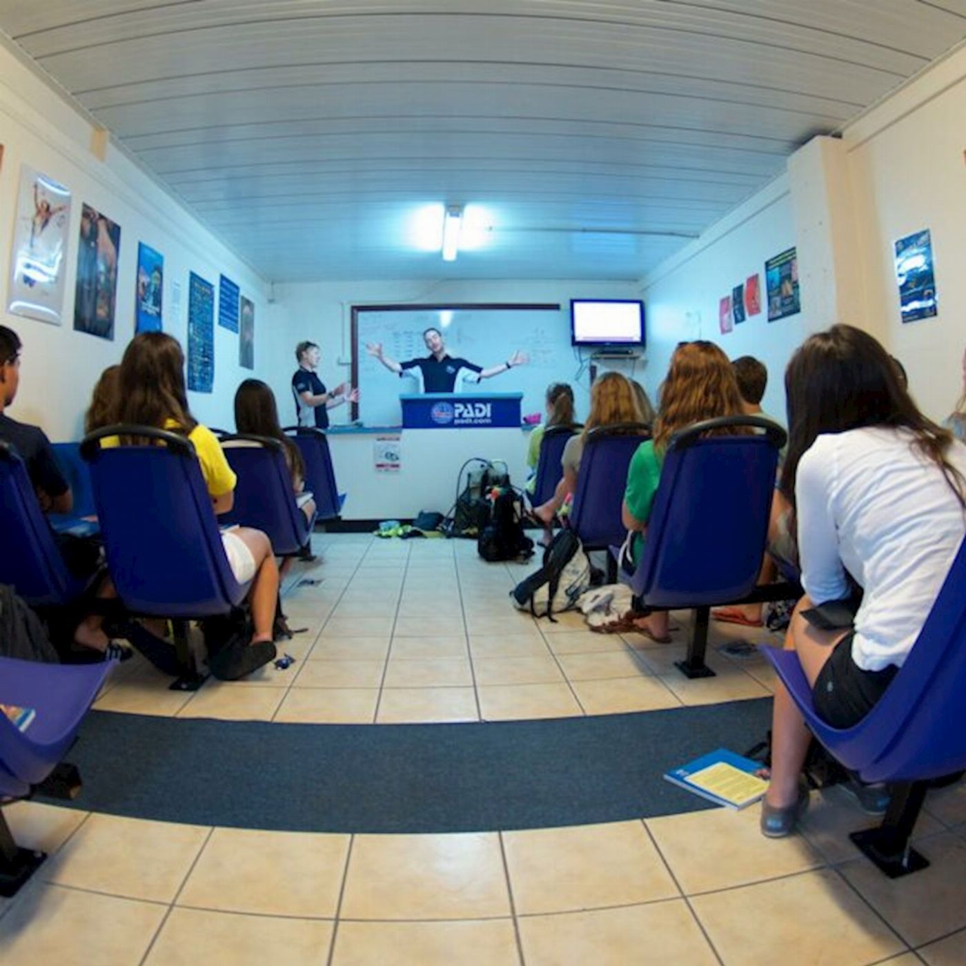 Divers Den PADI Open Water Dive Course (2 Days Pool & Theory & 2 Day Trips)