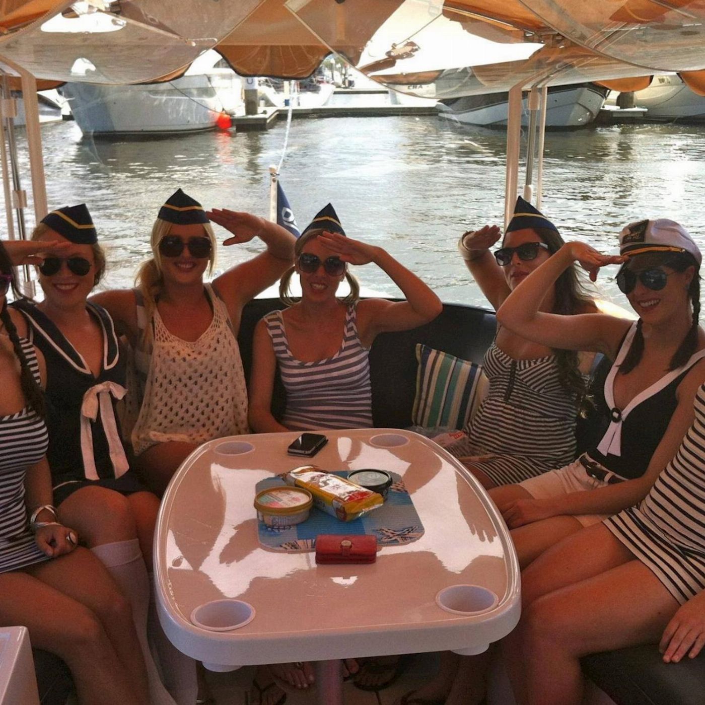 Duffy Down Under Boat Hire, Cruises & Tours Duffy Boat Snug Classic - Self Drive Cruise