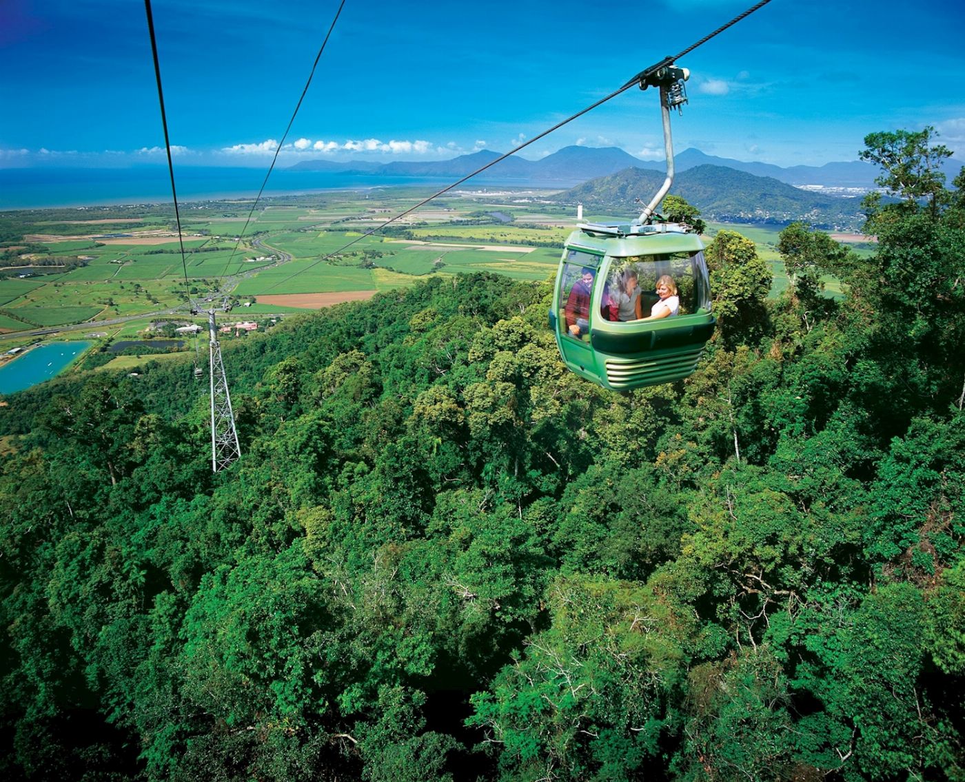 Down Under Tours Kuranda, Skyrail (9:45am), Scenic Railway Gold Class (3:30pm) incl. Return Northern Beaches Transfers