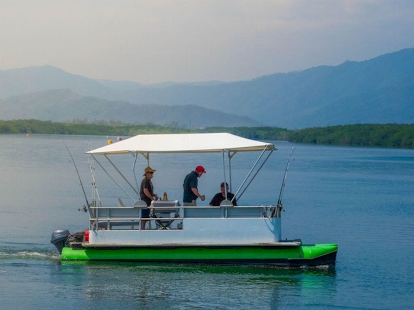 Cairns Boat Hire 8 Man Pontoon