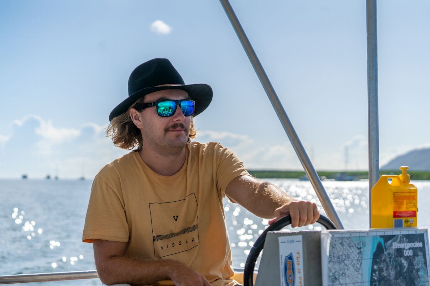 Cairns Boat Hire 8 Man Pontoon