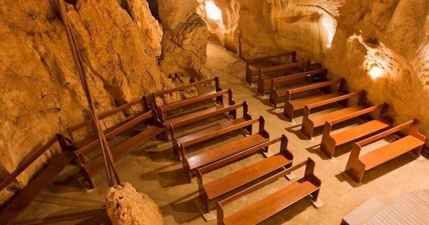 Capricorn Caves Cathedral Cave Tour