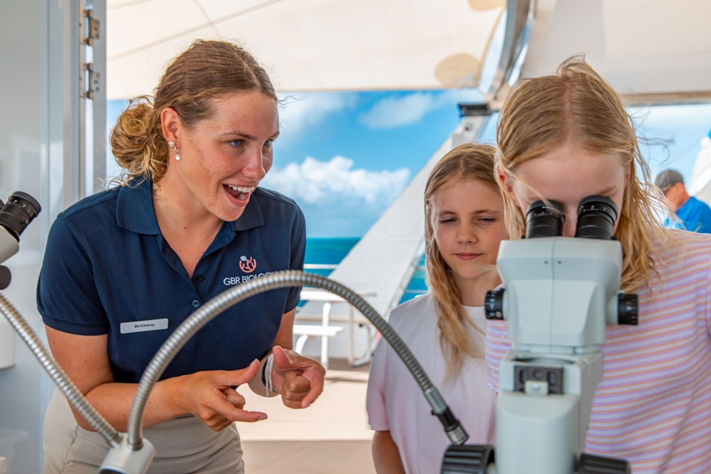 Reef Magic Pontoon + Fitzroy Island Tour / 2 Day Package