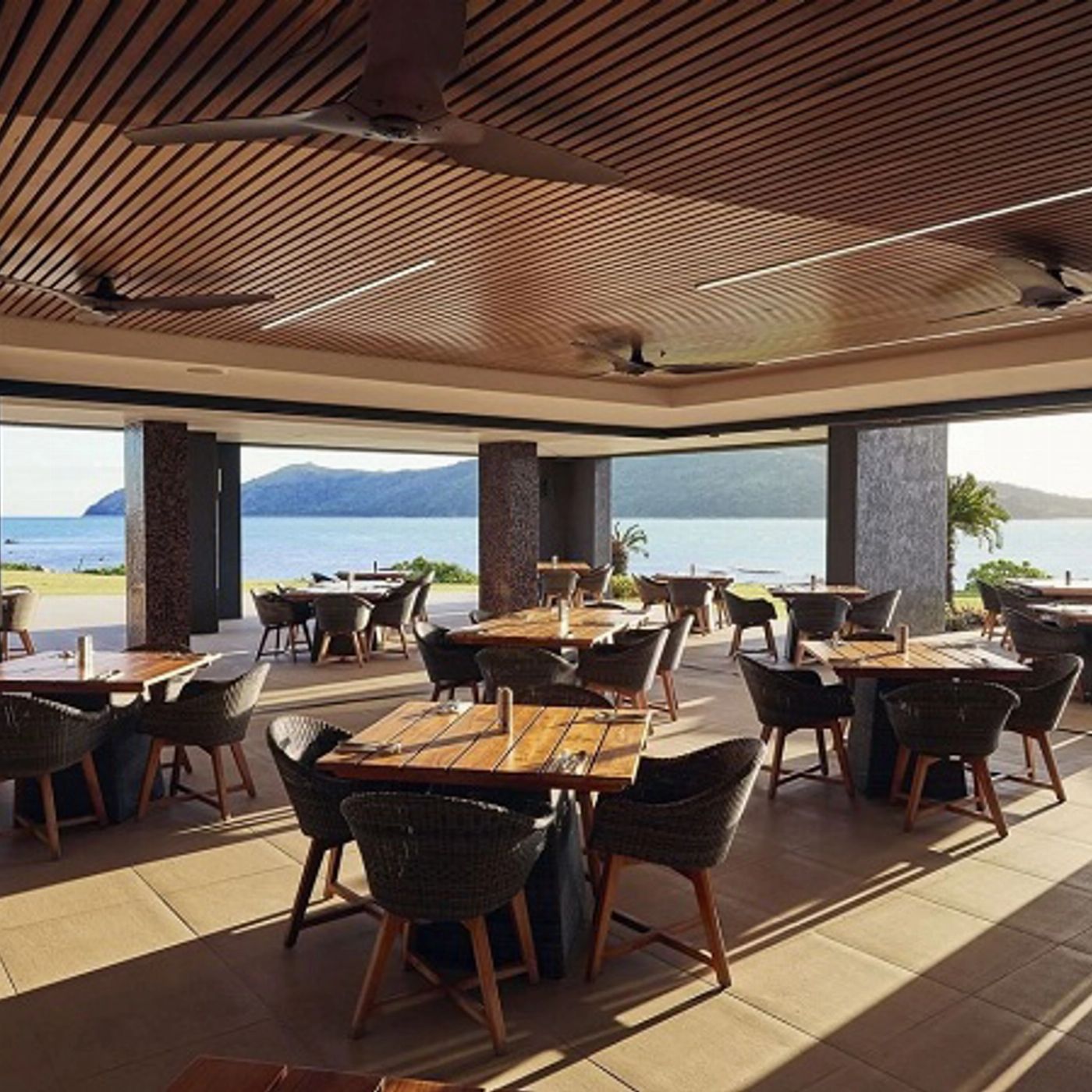 Cruise Whitsundays Daydream Island Escape - Full Day with 2 Course Salti Lunch