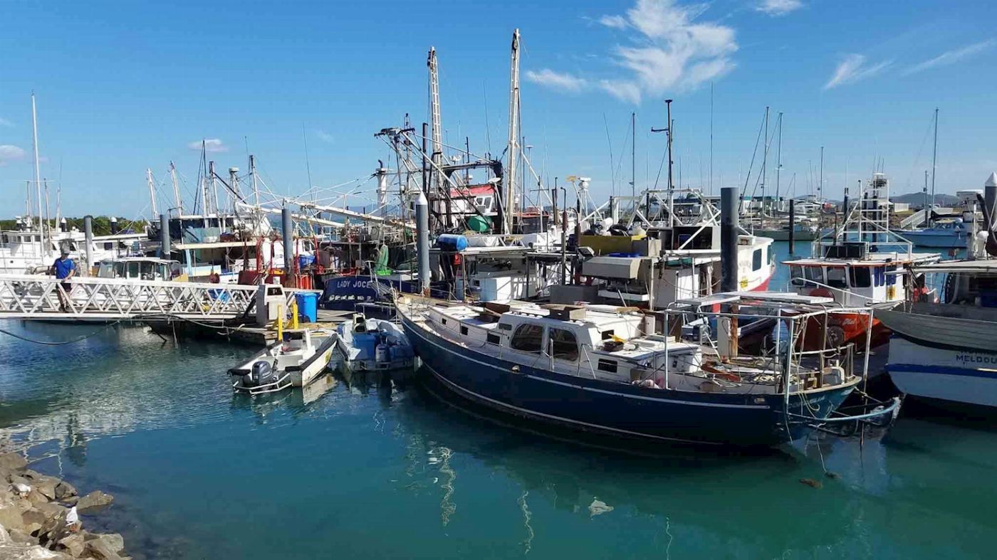 Airlie Adventure Tours Beautiful Bowen Beaches and Seafood Tour
