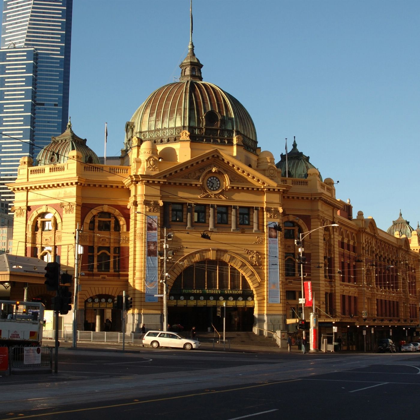 Go West Tours Melbourne Magic: City Discovery + Penguin Parade Tour