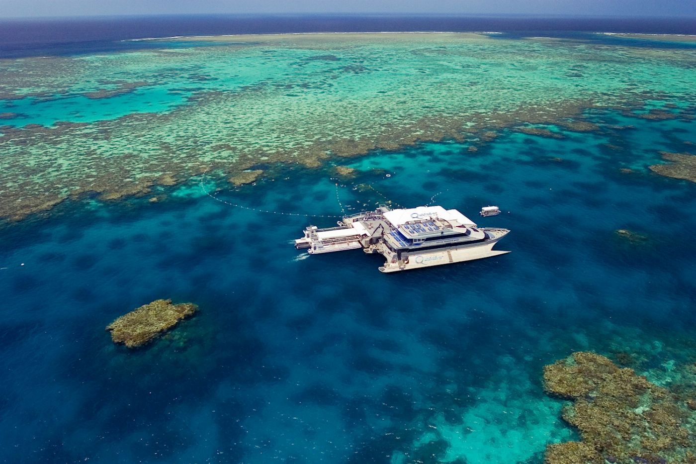 Quicksilver Cruises Quicksilver Agincourt Reef Pontoon Tour (+10 Minute Scenic Helicopter Flight)