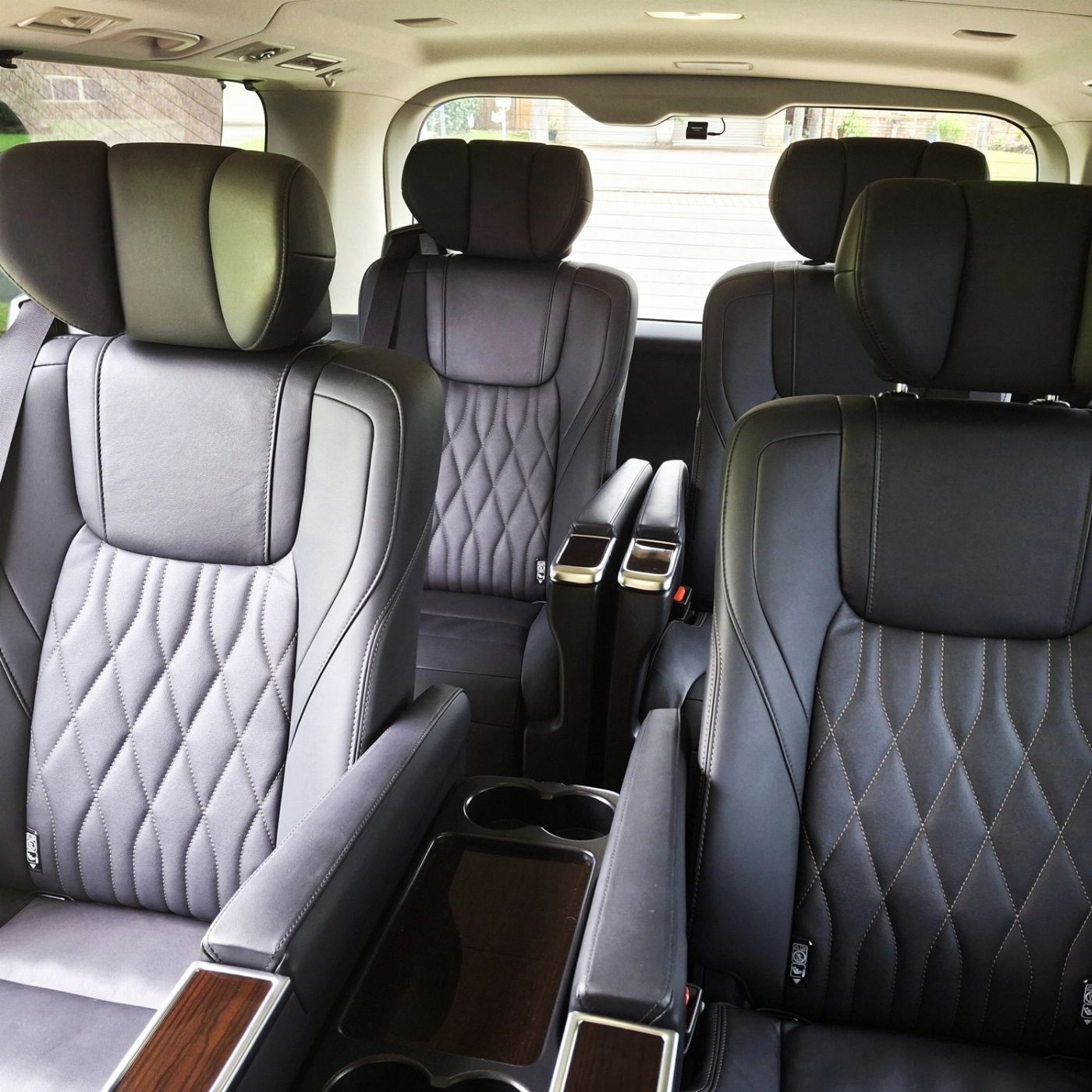 Airlie Beach Transfers Luxury Private Transfer Airlie Beach to Proserpine Airport (5 Seats Toyota Granvia)