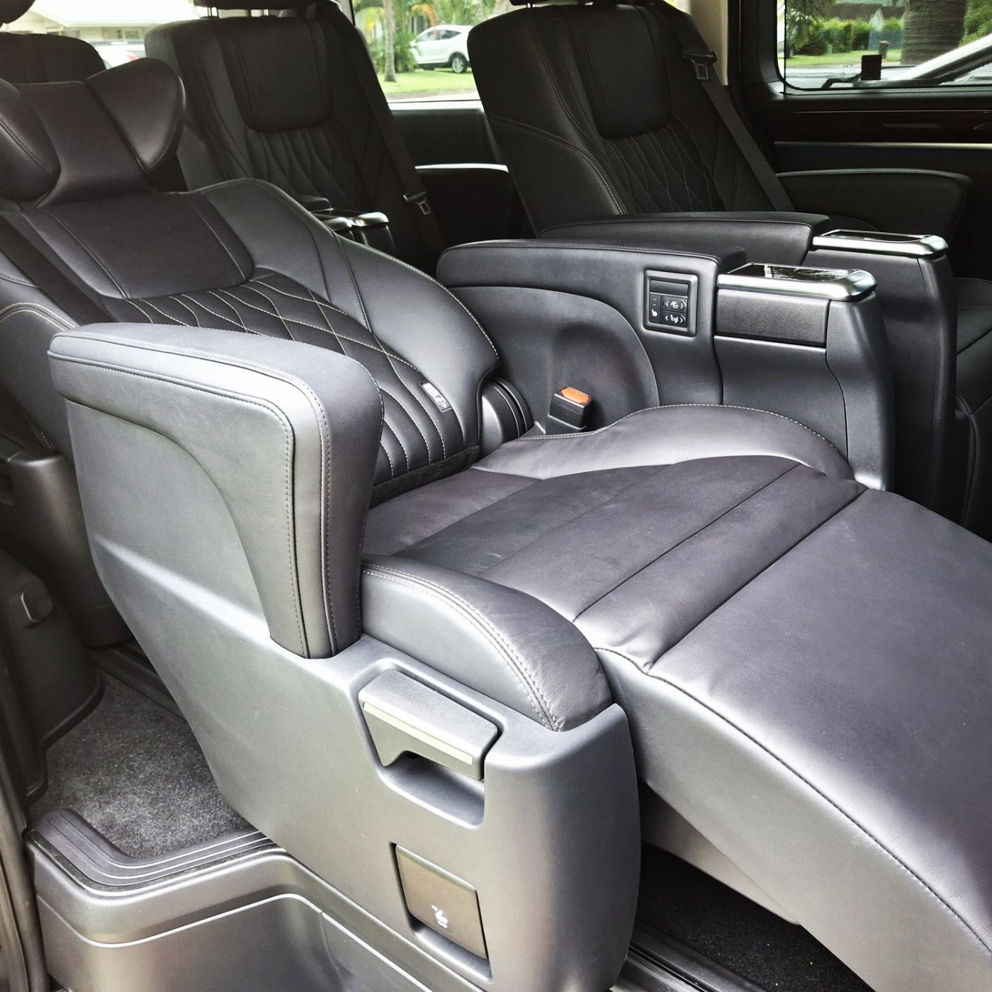 Airlie Beach Transfers Luxury Private Transfer Airlie Beach to Proserpine Airport (5 Seats Toyota Granvia)