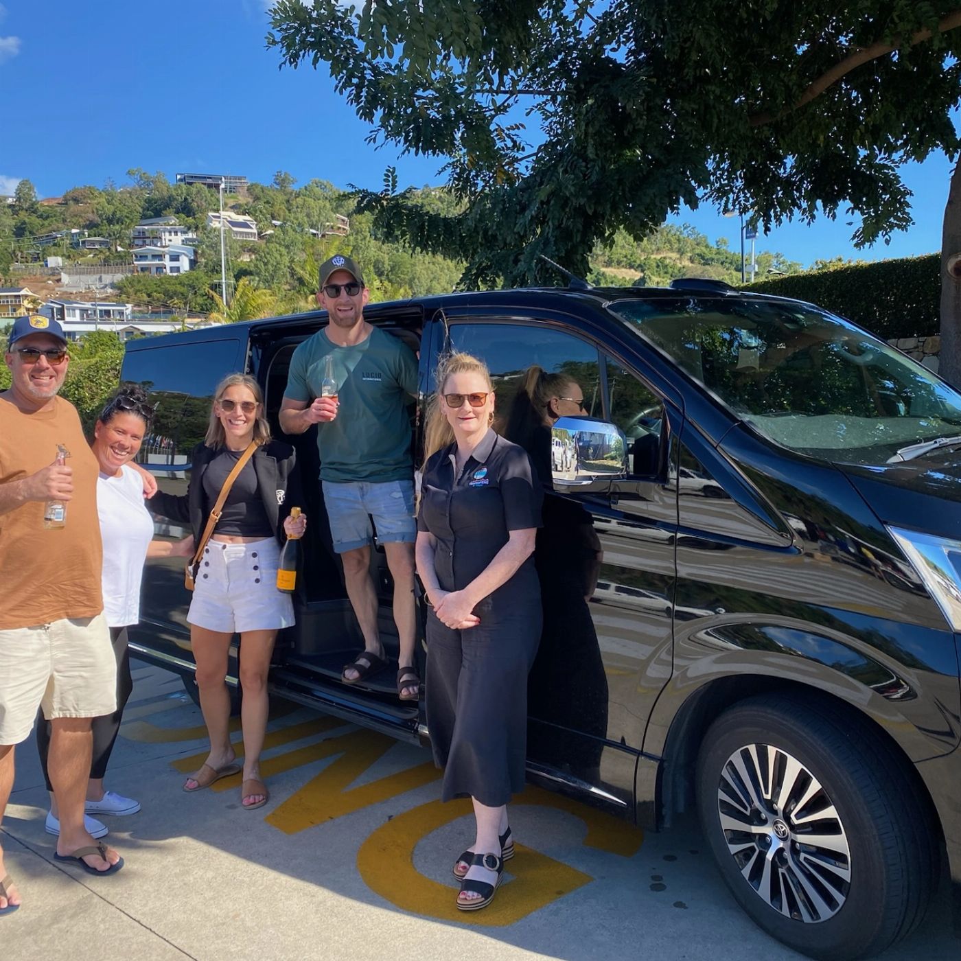 Airlie Beach Transfers Luxury Private Transfer Airlie Beach to Proserpine Airport (5 Seats Toyota Granvia)