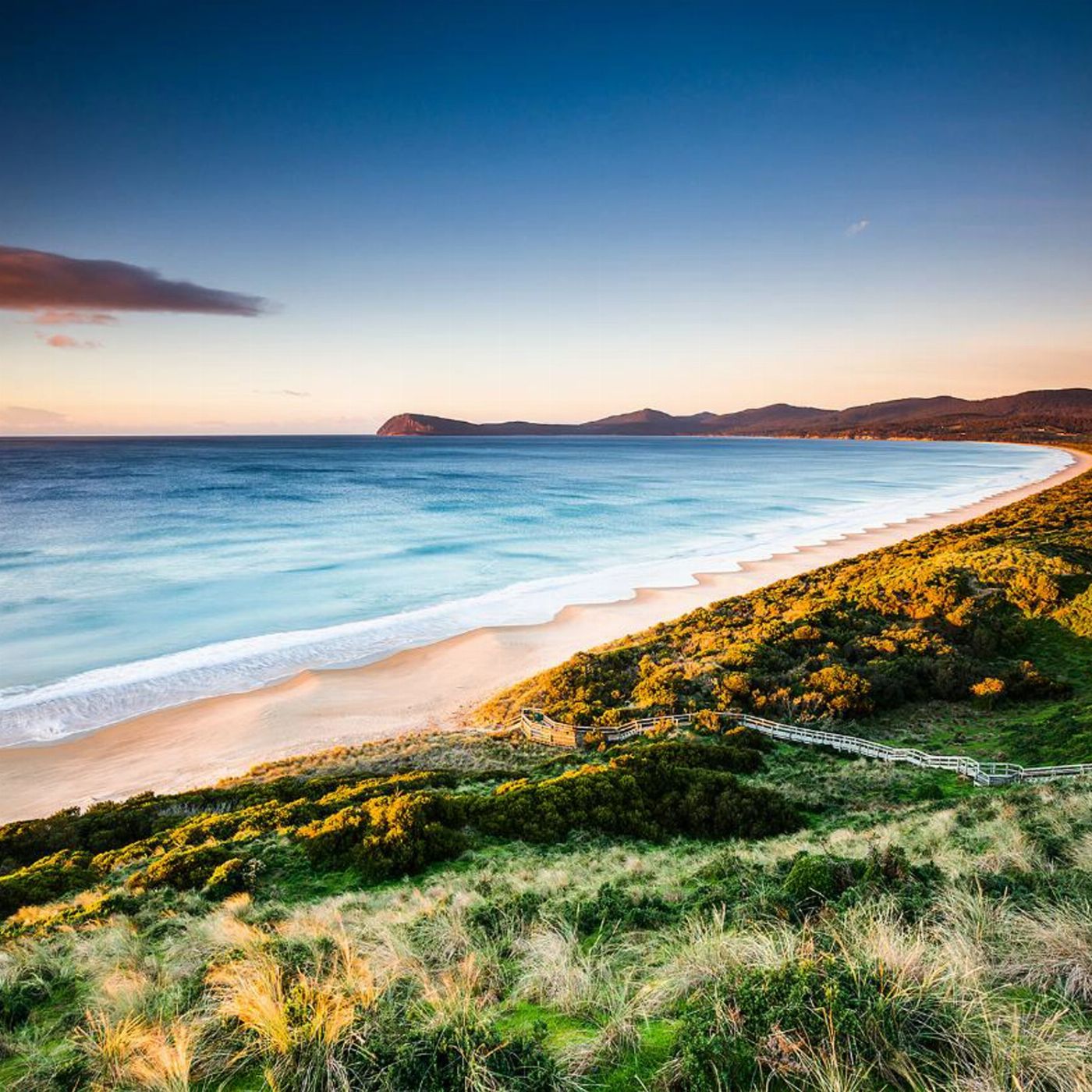 Tassie Tours 5 Day Island Icons Day Tour Bundle - Cradle Mountain, Wineglass Bay, Port Arthur, Bruny Island, and Hobart Highlights