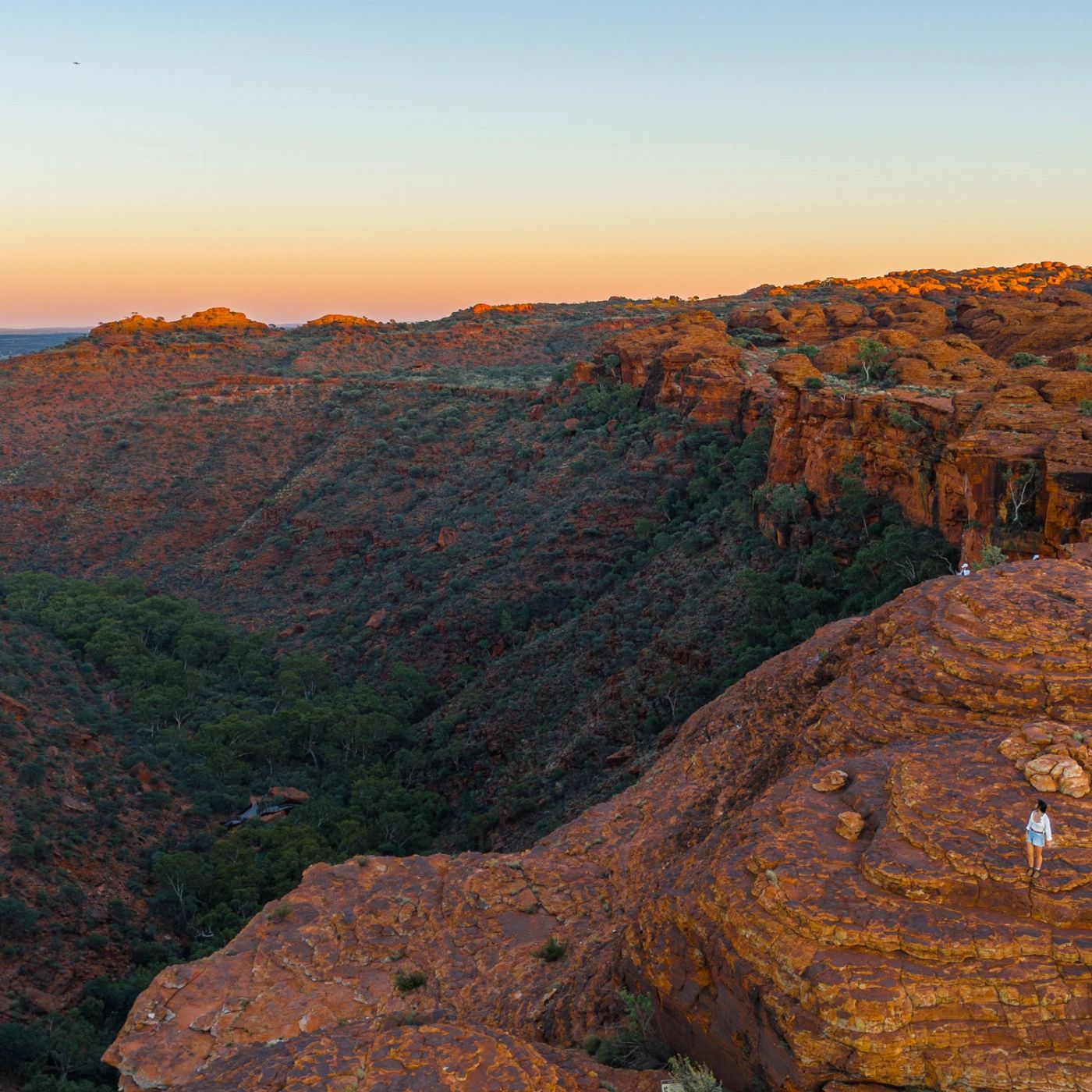 Discovery Tours Uluru, Kata Tjuta, Kings Canyon & MacDonnell Ranges 5 day Tour - Alice Springs to Alice Springs