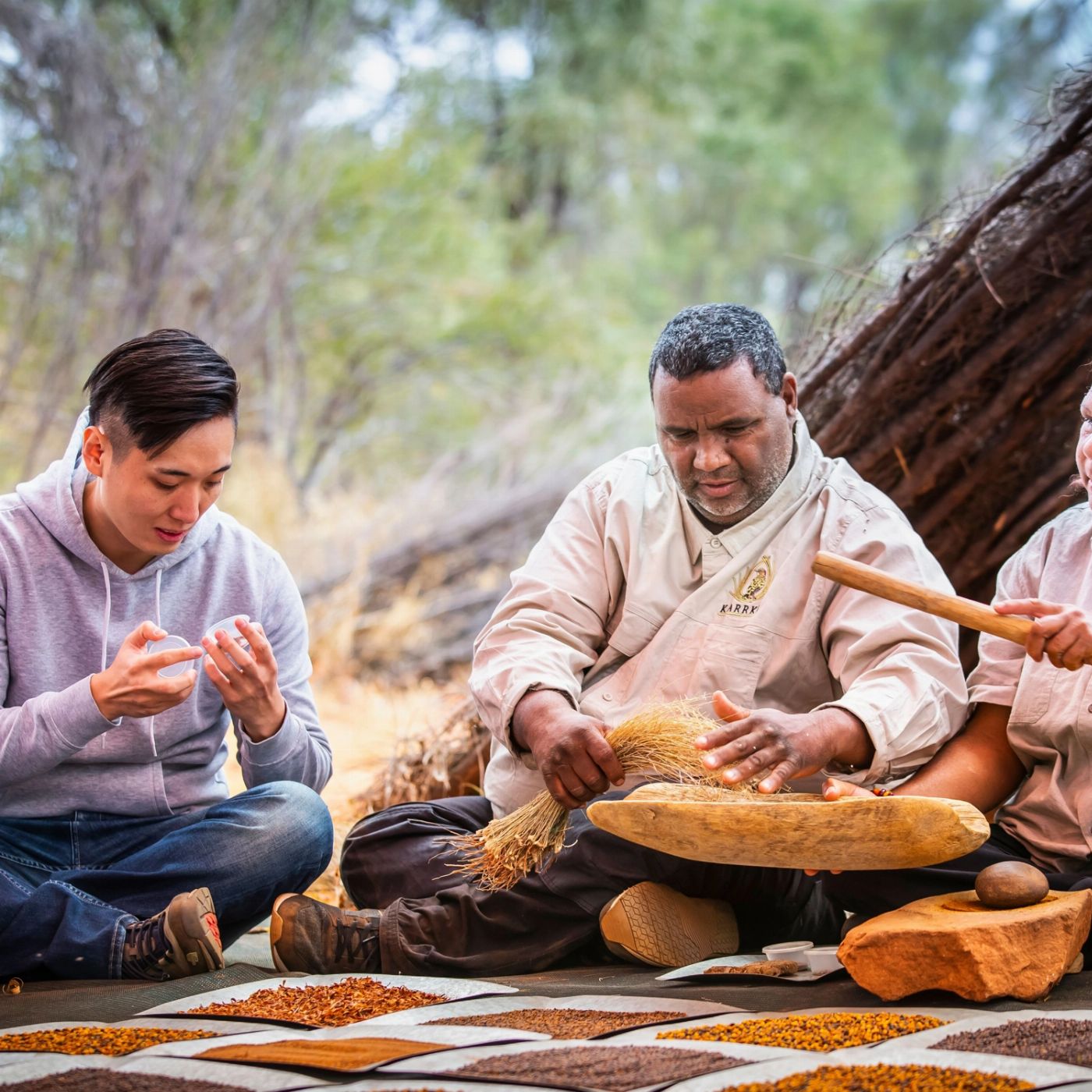 Discovery Tours Uluru, Kata Tjuta, Kings Canyon & MacDonnell Ranges 5 Day Tour - Yulara to Alice Springs