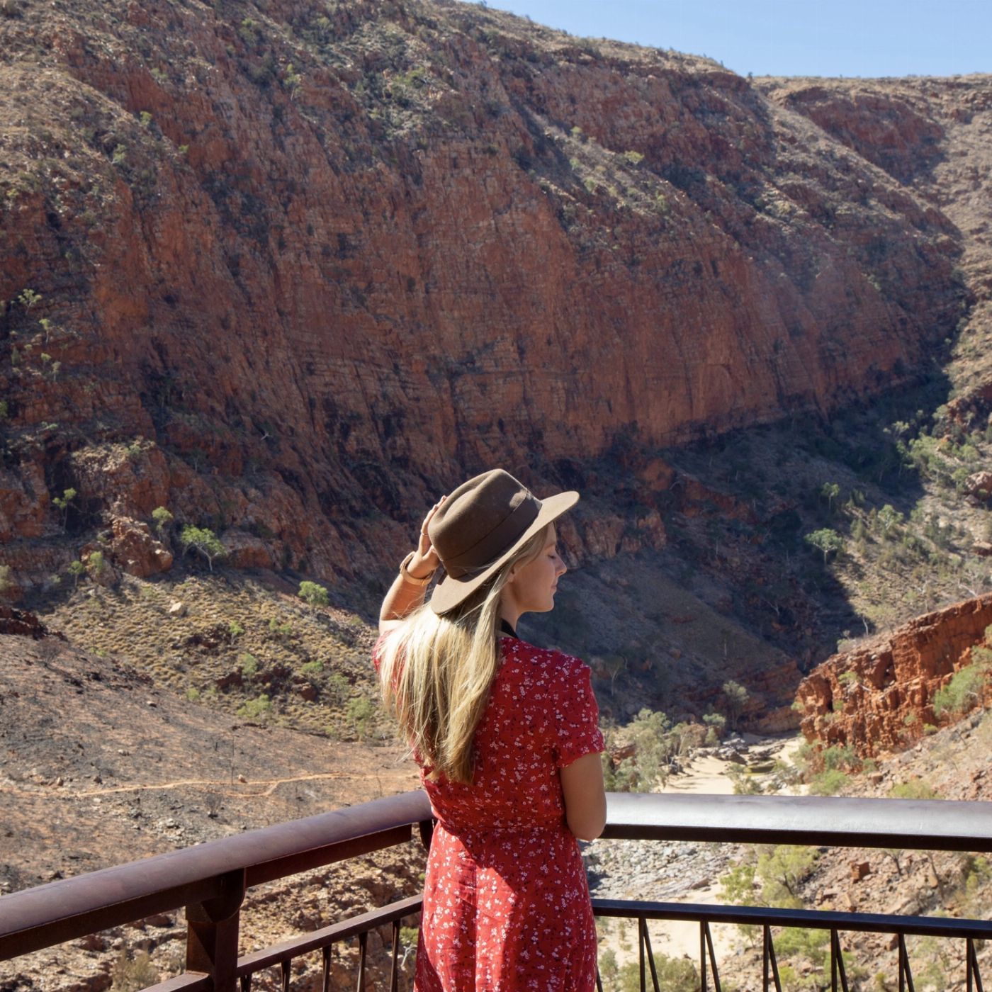 Discovery Tours Uluru, Kata Tjuta, Kings Canyon & MacDonnell Ranges 5 Day Tour - Yulara to Alice Springs