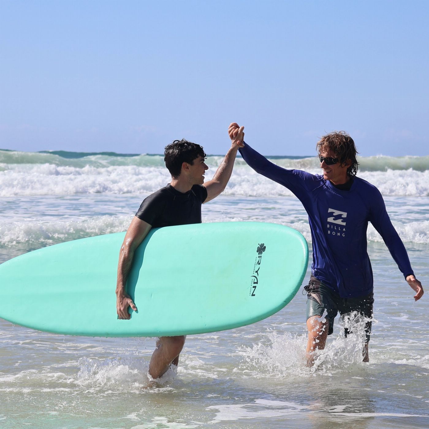 Surfing International Gold Coast & Byron Bay Surf Day Trip